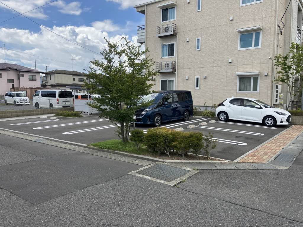 建物外観　駐車場