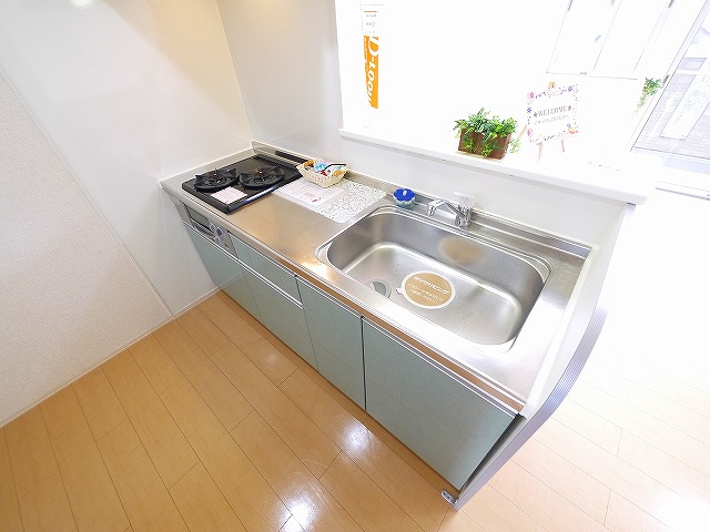 キッチン　コンパクトなキッチンで掃除もラクラク