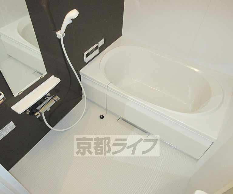 バス・シャワールーム　広々したお風呂です