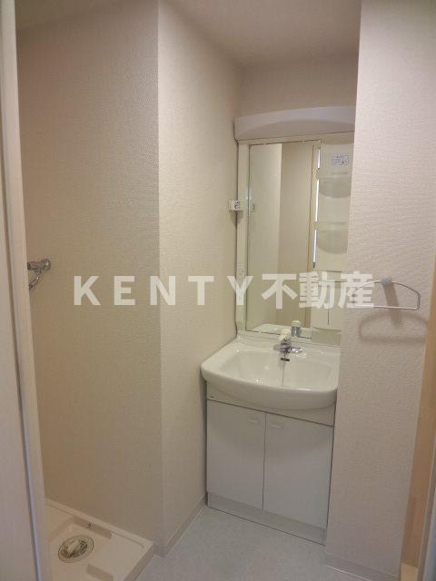 洗面設備　ゆったりとスペースのある洗面所