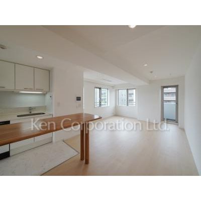 居室・リビング　同タイプ9階のお部屋を撮影。仕様が異なることがあります。