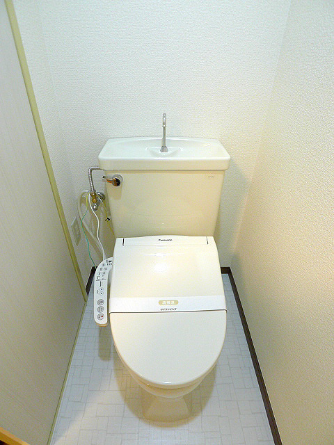 トイレ　温水洗浄便座