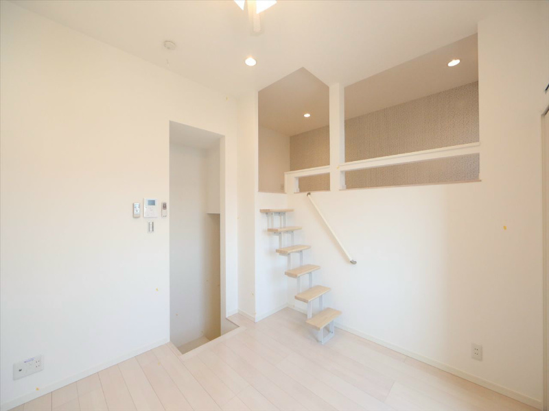 その他　洋室6.2帖　上階ロフト5.4帖（収納でも部屋でも使えます）