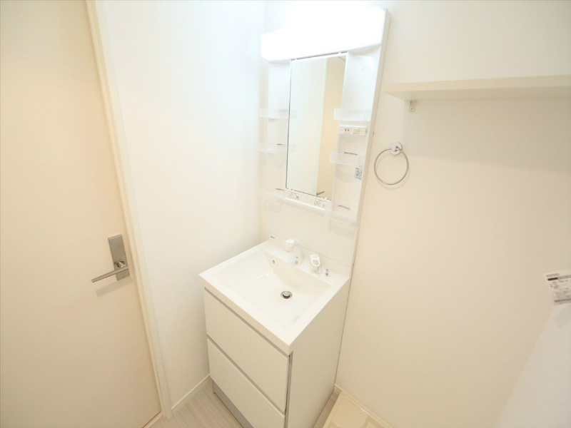 洗面設備　脱衣所　独立洗面台（シャンプードレッサー）洗濯機用意できます