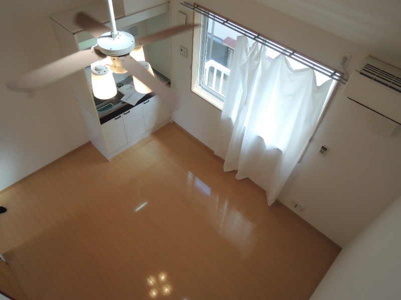 居室・リビング　＊別号室の写真となります。。