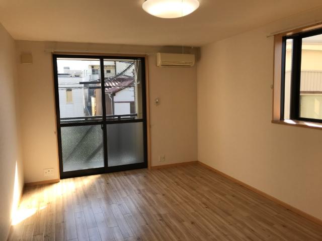 居室・リビング　室内