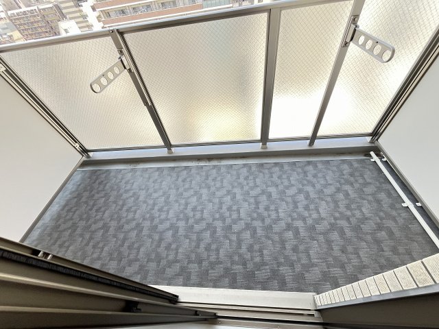 バルコニー　バルコニーからの眺めを楽しみながら食事をしませんか