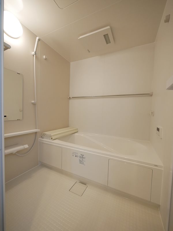 バス・シャワールーム　シャワー・追い焚き給湯