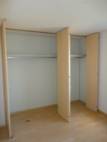 収納　壁一面クローゼットです