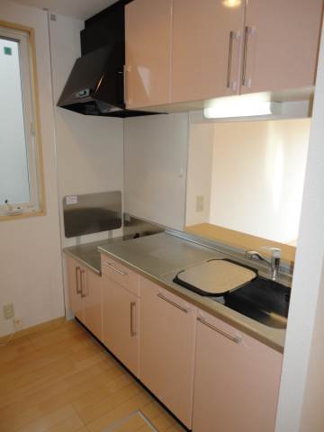 キッチン　キッチン部分には窓が付いていて換気もできます