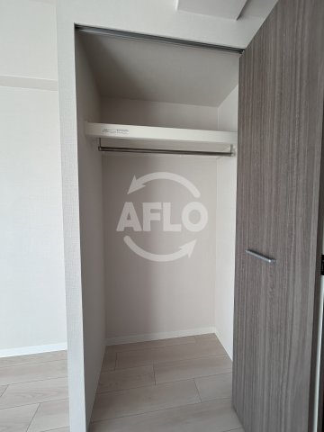 収納　エムブイインプ新大阪　クローゼット