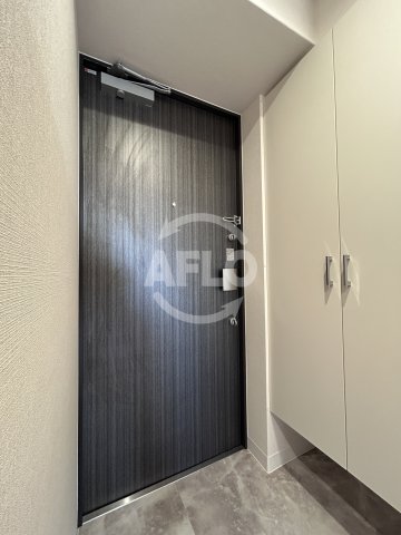 玄関　エムブイインプ新大阪　玄関