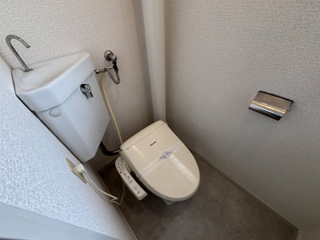 トイレ　コンパクトで使いやすいお風呂です