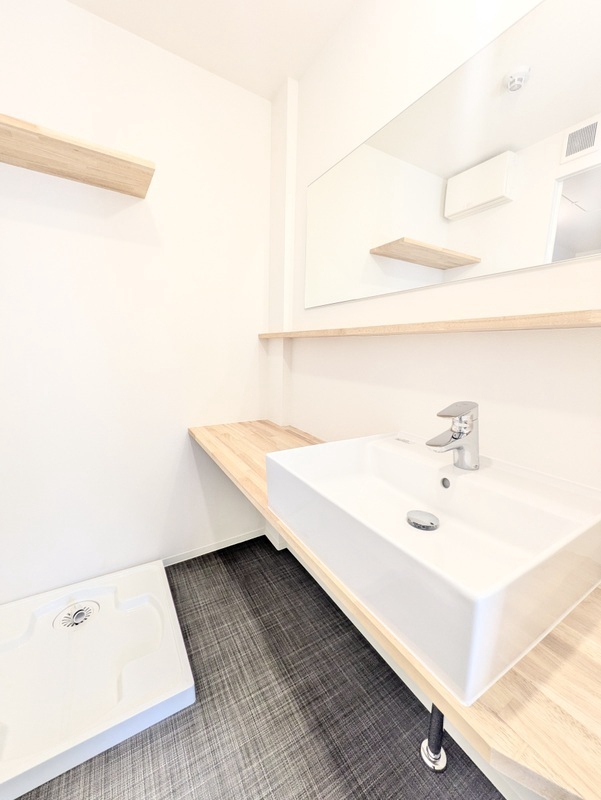 洗面設備　シンプルで機能的な仕様