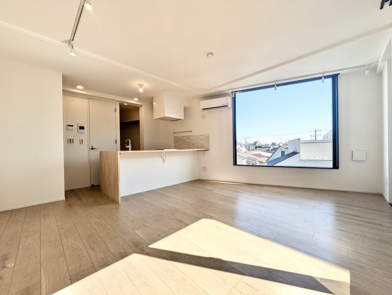 眺望　大きな窓が開放的　※４０５室の写真です