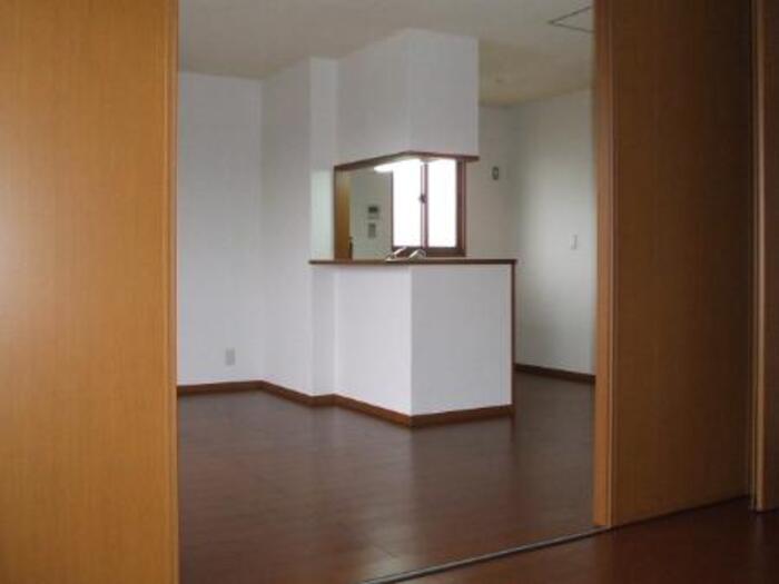 居室・リビング　こちらの居間で趣味の時間をお楽しみください