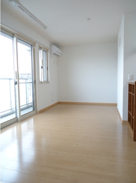 居室・リビング　使いやすい形の為、レイアウトを楽しめます♪