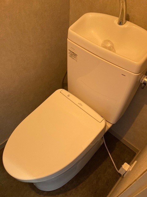 トイレ　温水洗浄便座付きで便利です♪