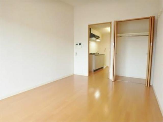 居室・リビング　キレイなフローリングのお部屋です