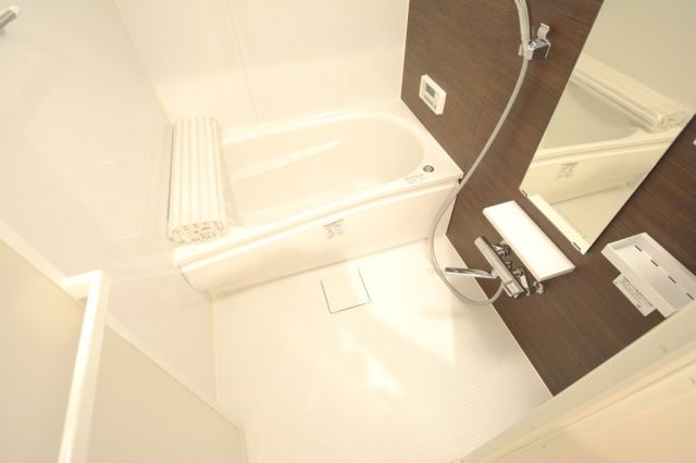 バス・シャワールーム　シンプルで機能的なお風呂です。