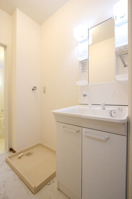 洗面設備　１０５　洗面化粧台、室内洗濯機置場