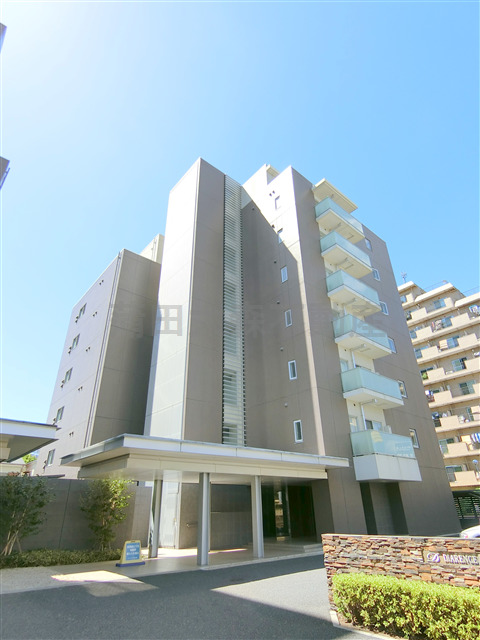 建物外観　2011年1月築　RC鉄筋コンクリート造地上8階建て総戸数7