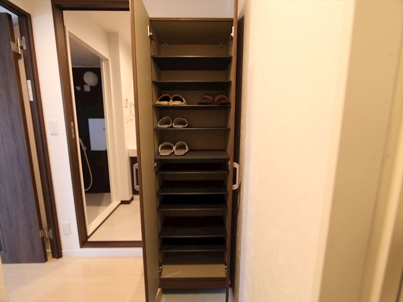 玄関　玄関　シューズボックス付（収納充実してます）