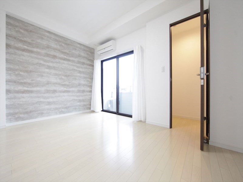 バルコニー　洋室10.7帖　ウォークインクローゼット（収納充実してます）