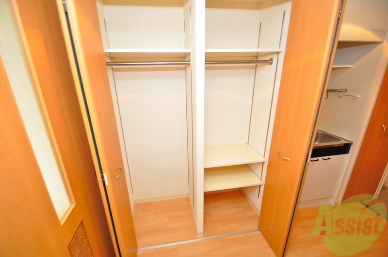 収納　大きなクローゼットはたくさんの衣装もスッキリ片付きます。