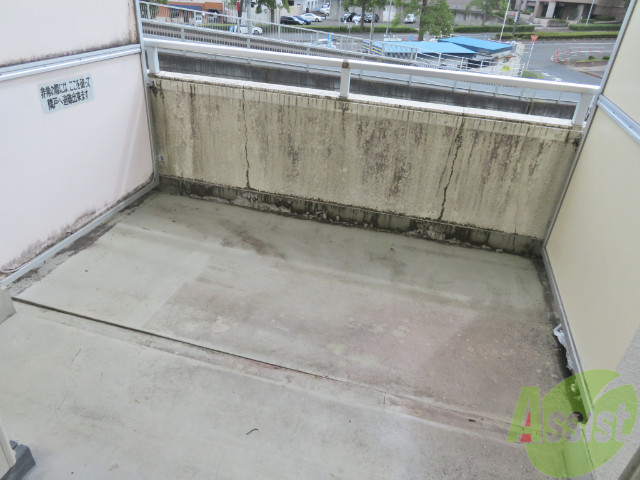 バルコニー　洗濯物がたくさん干せるバルコニーで嬉しいですね。