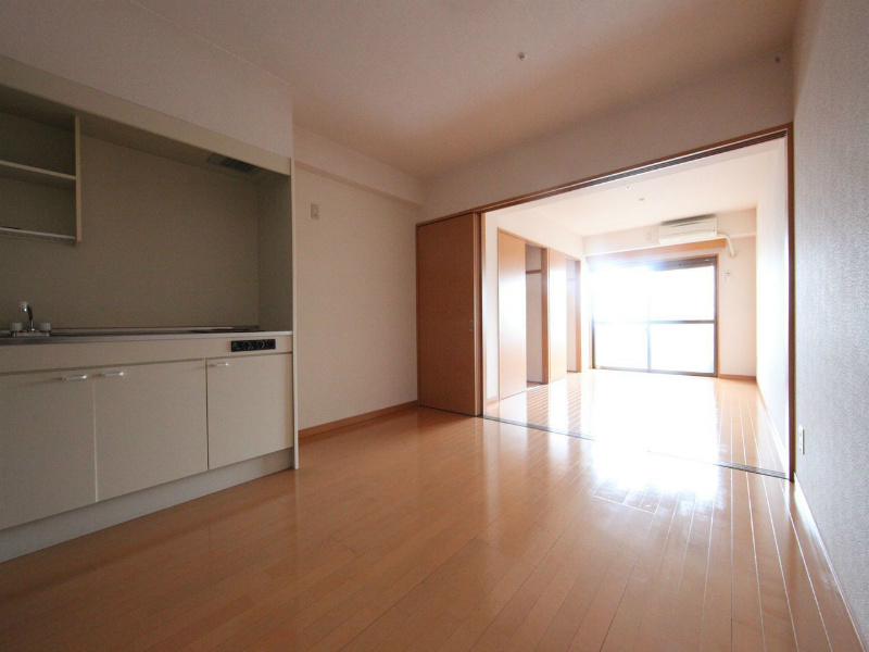 居室・リビング　ＤＫ8帖　洋室7.6帖とつなげても仕切っても使えます