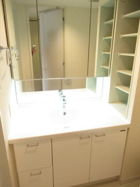 洗面設備　コンパクトで使いやすい洗面所