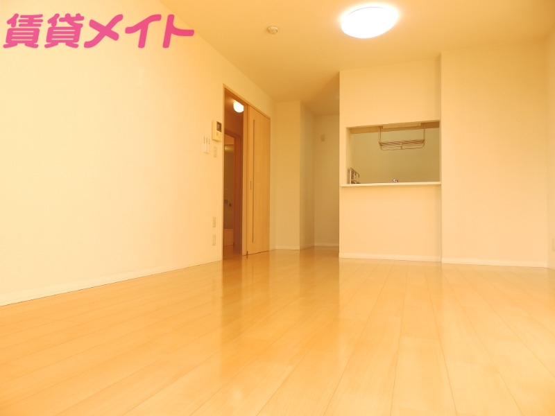 居室・リビング　同物件別室写真