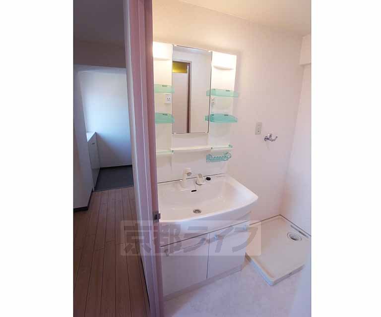 洗面設備　お部屋によりキレイな洗面台入ってます！