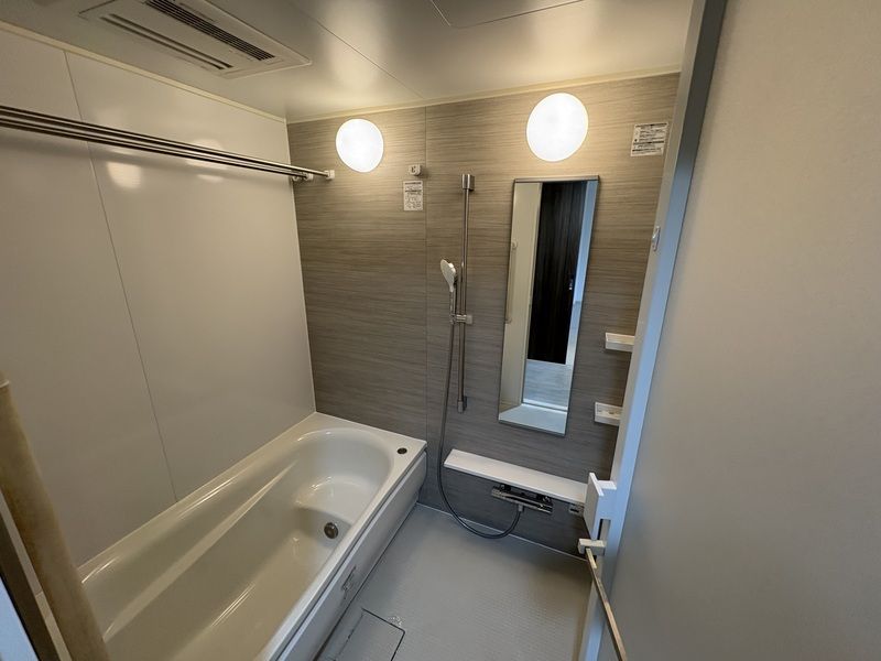 バス・シャワールーム　落ち着いた空間のお風呂です