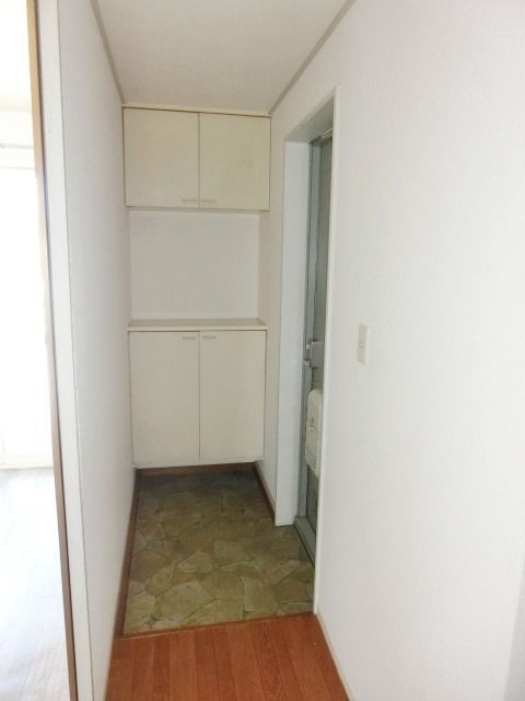 玄関　玄関収納あります
