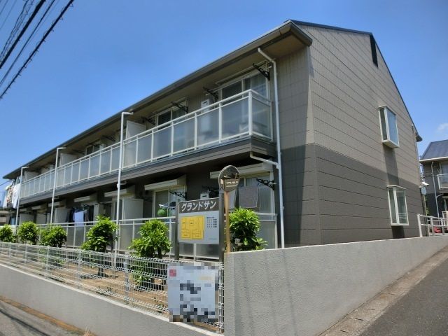 建物外観　前面前面道路なので日当たり良好です