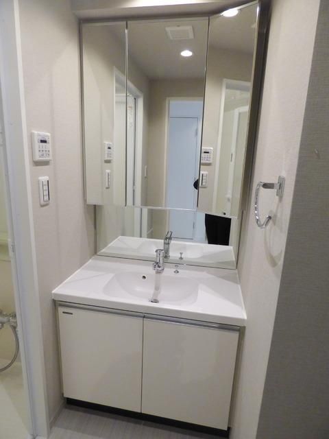 洗面設備　★３面鏡付洗面台★