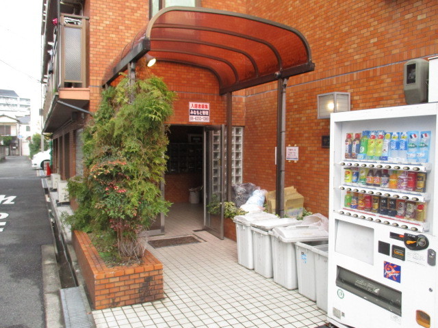 エントランス　緑があるエントランスです