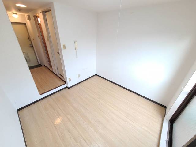 居室・リビング　明るい印象のお部屋です