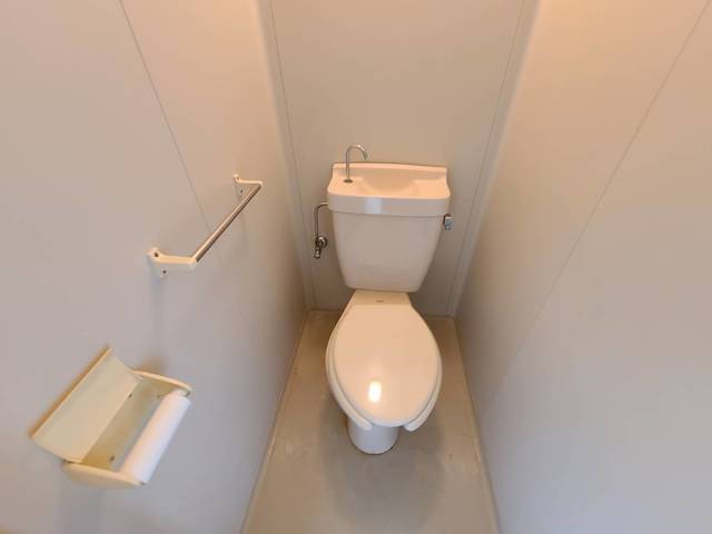 トイレ　洋式のトイレは清潔感のある空間です