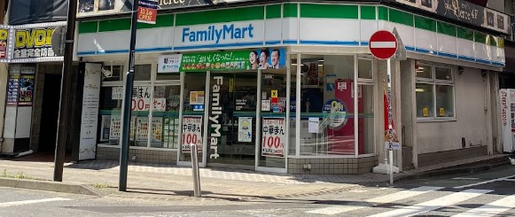 コンビニ　ファミリーマート 本厚木駅西店（コンビニ）まで693m