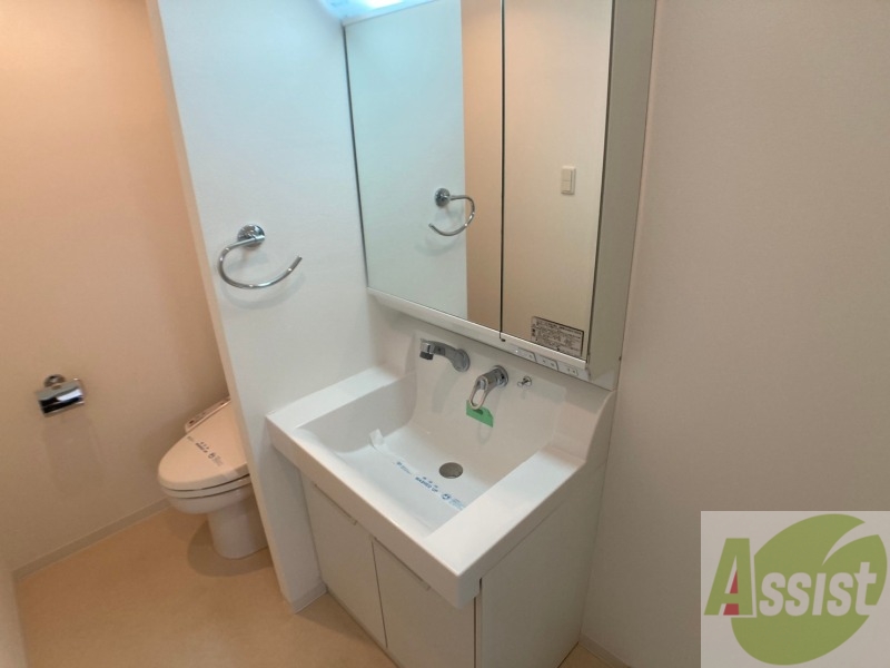 洗面設備　シャンプードレッサー。身支度はここでばっちり。