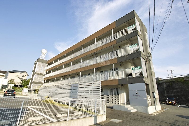 建物外観　外壁工事中