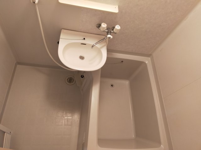 バス・シャワールーム　シンプルで機能的なユニットバス☆