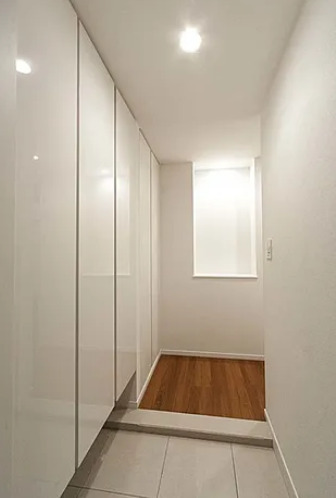 玄関　※別部屋の参考写真です。