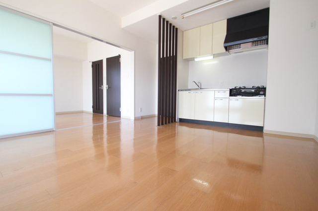 居室・リビング　※同号室の別階のお写真です