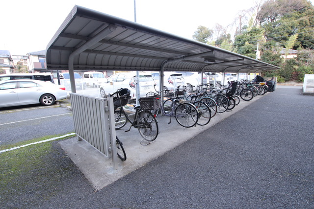 その他共有部分　屋根付き駐輪場あり！