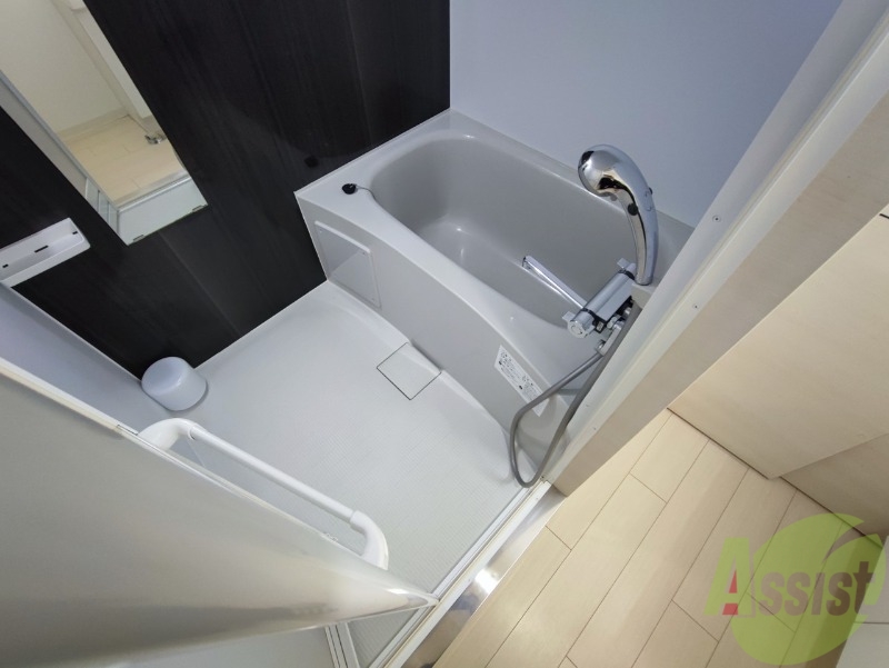 バス・シャワールーム　ユニットバスです。疲れを癒すのに欠かせませんね！