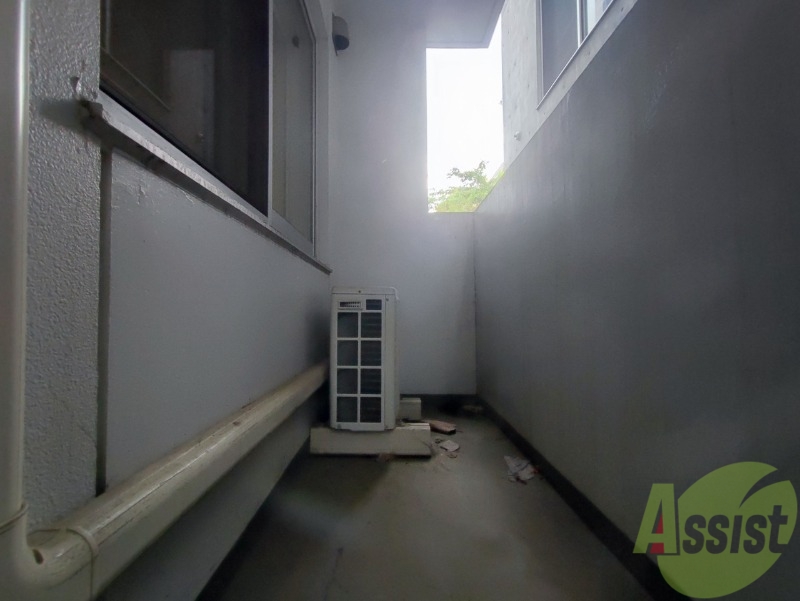 バルコニー　バルコニーです。洗濯物を干すもよし、一息つくもよしですね。